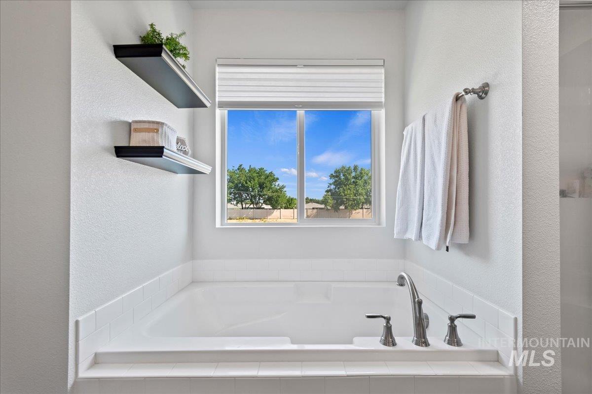 Meridian, Idaho, 83646, United States, 4 Bedrooms Bedrooms, ,3 BathroomsBathrooms,Residential,For Sale,1906214