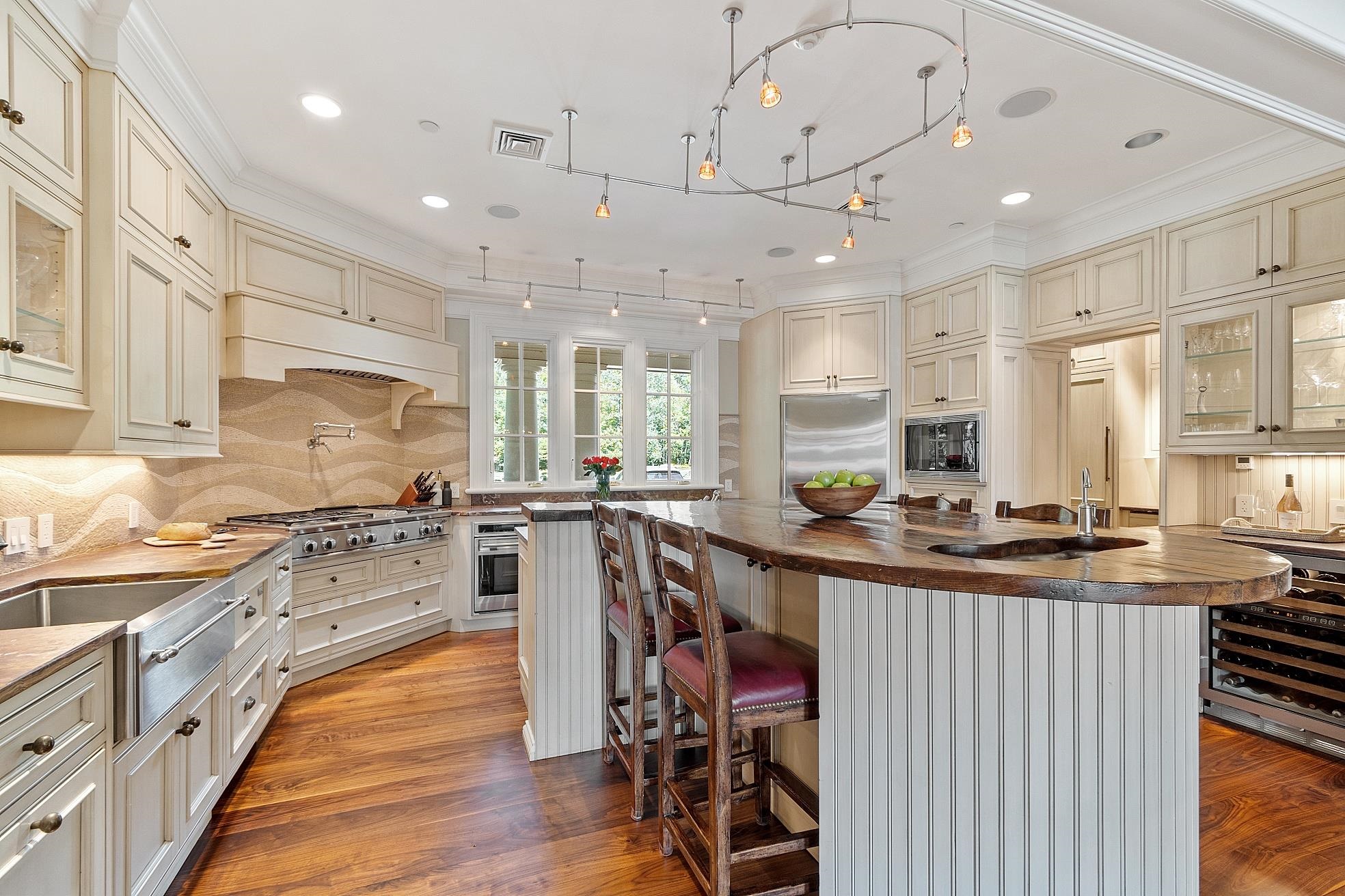 Meredith, New Hampshire, 03253, United States, 7 Bedrooms Bedrooms, ,6 BathroomsBathrooms,Residential,For Sale,1897806