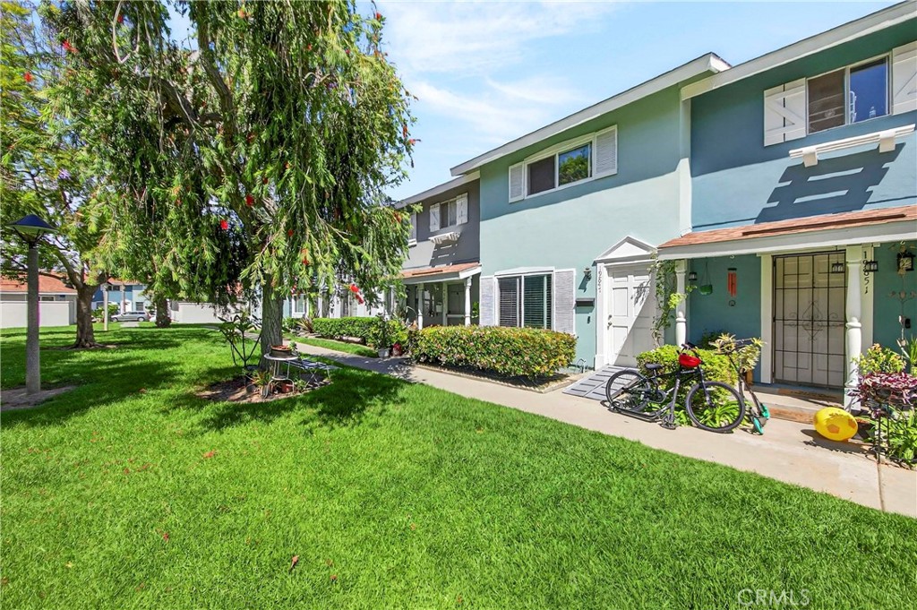 Huntington Beach, California, 92646, United States, 2 Bedrooms Bedrooms, ,2 BathroomsBathrooms,Residential,For Sale,2048347