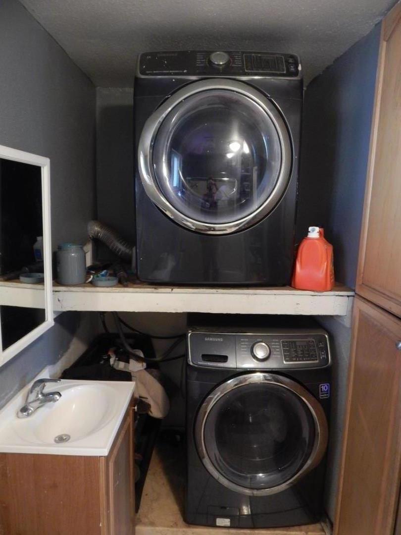 San Jose - Central, California, 95116, United States, 3 Bedrooms Bedrooms, ,2 BathroomsBathrooms,Residential,For Sale,1735453