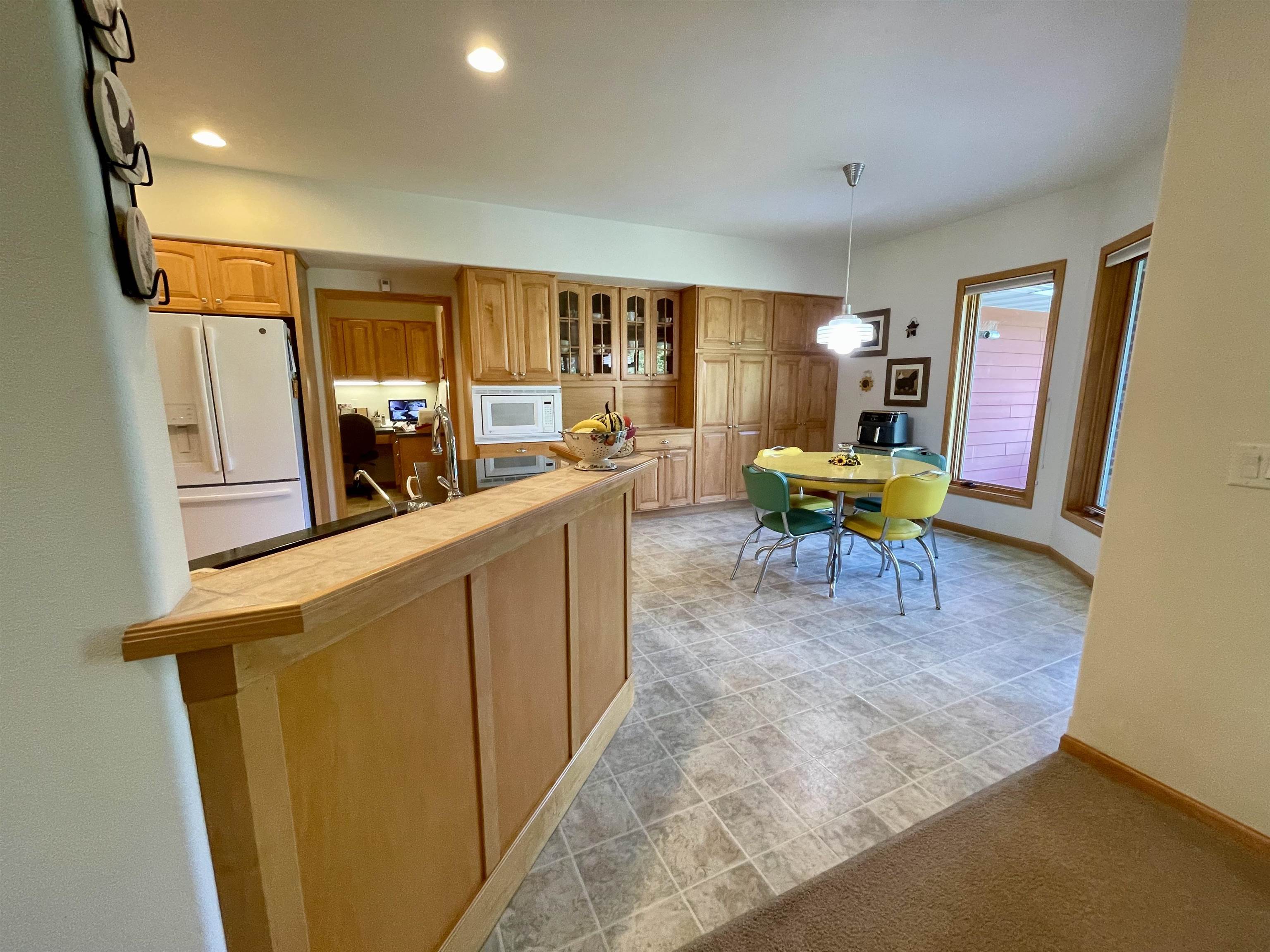 Janesville, Wisconsin, 53545, United States, 5 Bedrooms Bedrooms, ,4 BathroomsBathrooms,Residential,For Sale,1921861