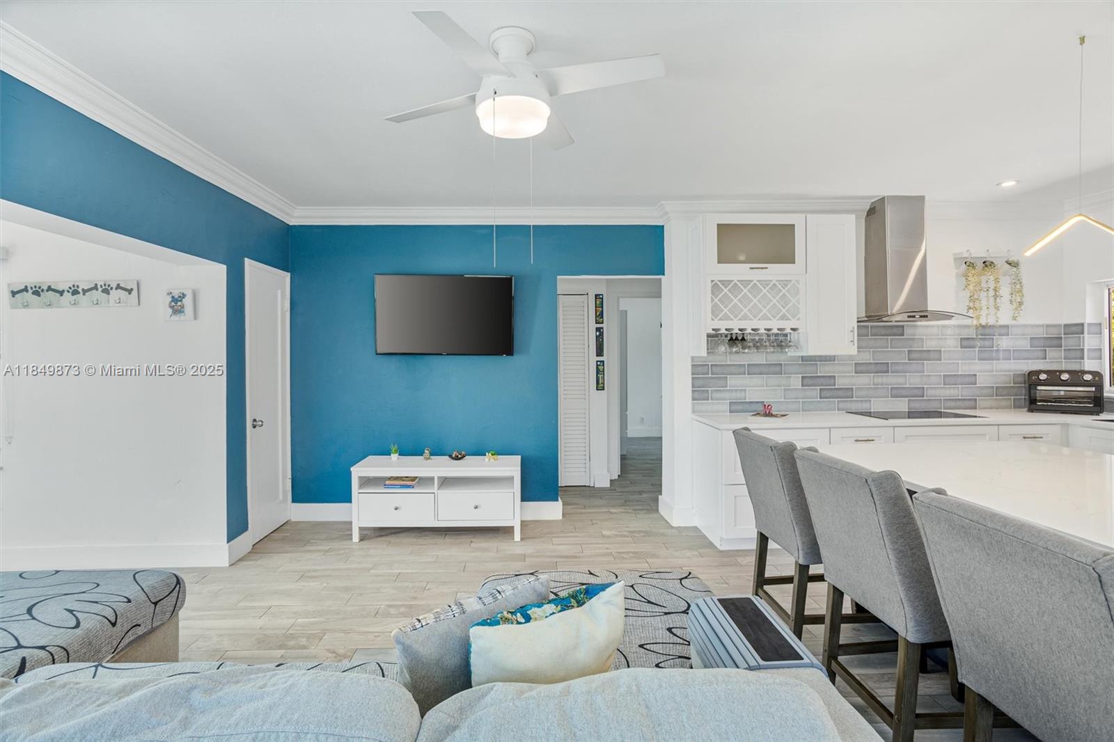 Dania Beach, Florida, 33004, United States, 3 Bedrooms Bedrooms, ,2 BathroomsBathrooms,Residential,For Sale,1907559