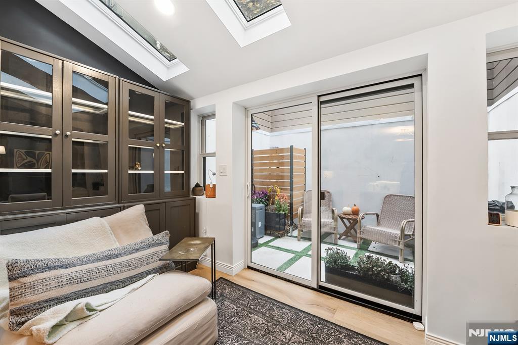 Hoboken, New Jersey, 07030, United States, 1 Bedroom Bedrooms, ,2 BathroomsBathrooms,Residential,For Sale,1987541