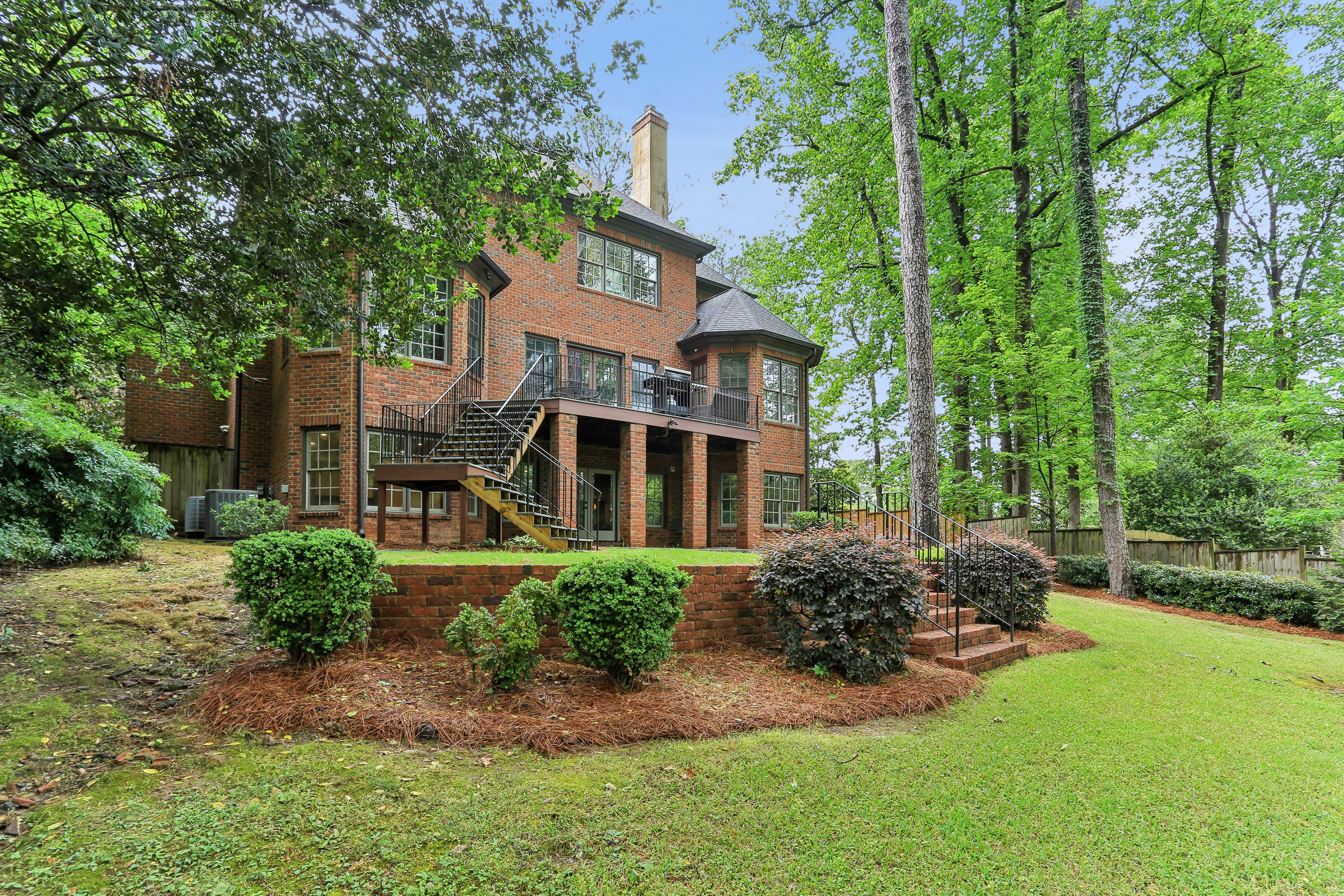  Stunning Brick Traditional in Sought-After Pine Hills - 物件實景