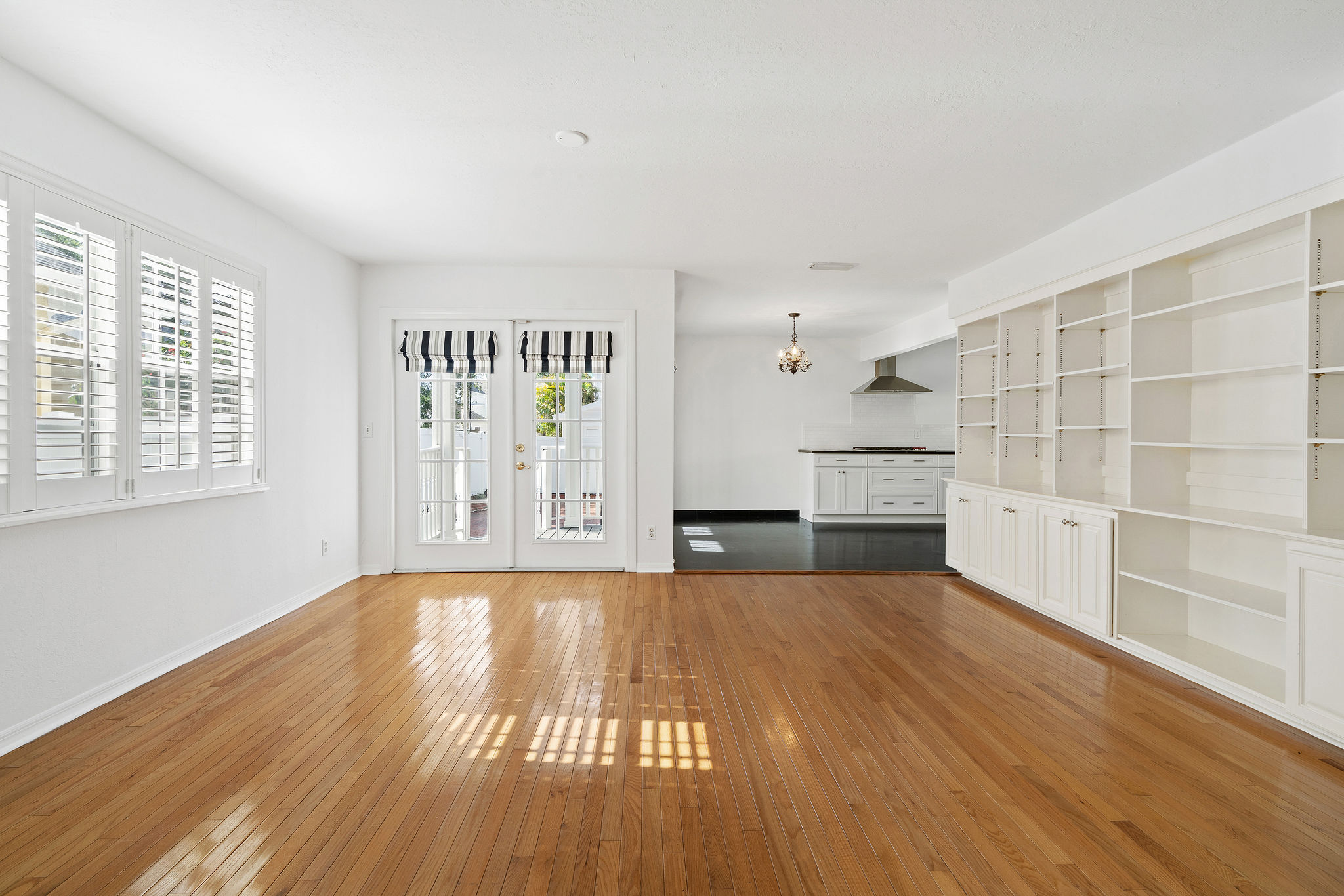 St. Peterburg, Florida, 33704, United States, 4 Bedrooms Bedrooms, ,3 BathroomsBathrooms,Residential,For Sale,2018608