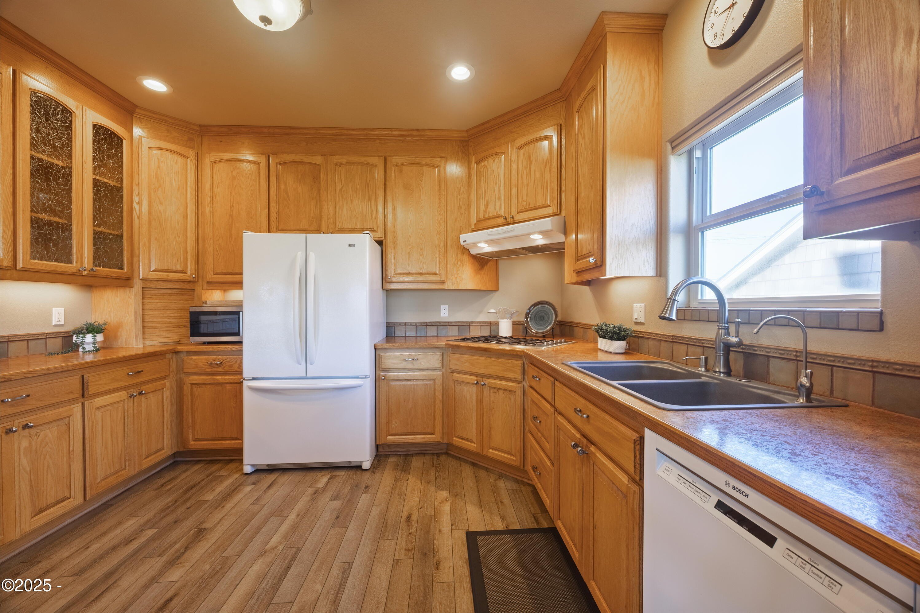 Lincoln City, Oregon, 97367, United States, 4 Bedrooms Bedrooms, ,Residential,For Sale,1793878