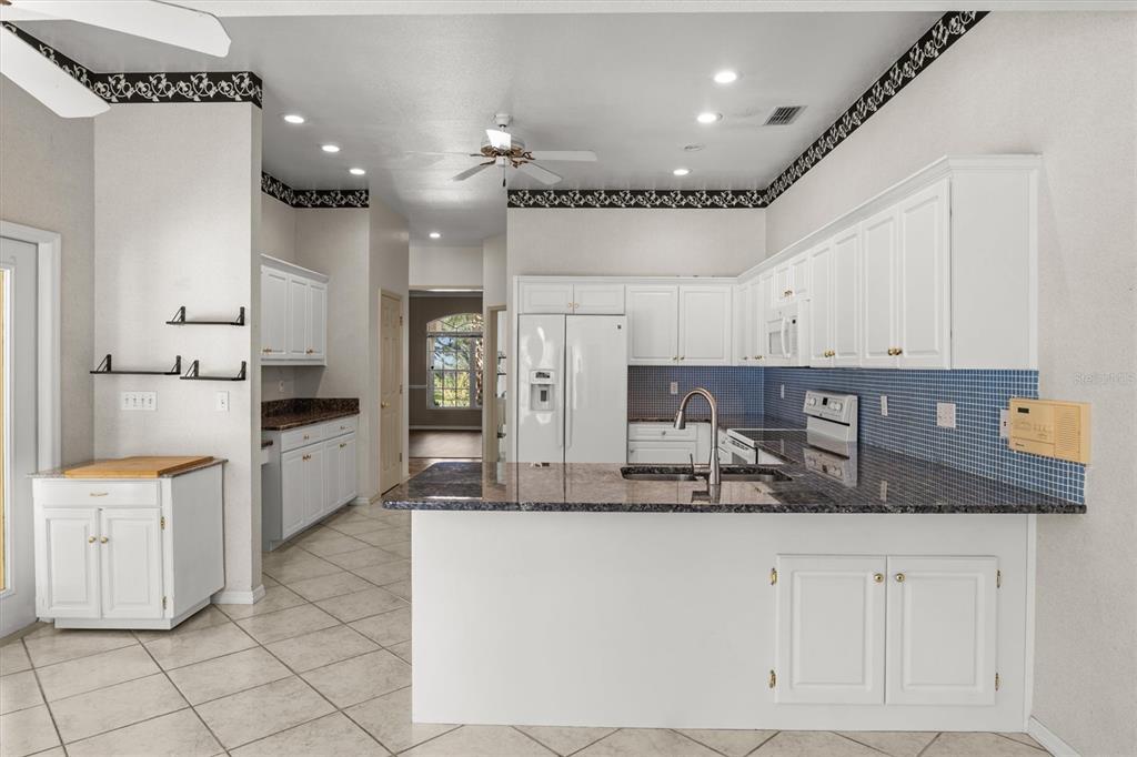 Lakeland, Florida, 33813, United States, 4 Bedrooms Bedrooms, ,4 BathroomsBathrooms,Residential,For Sale,1948005