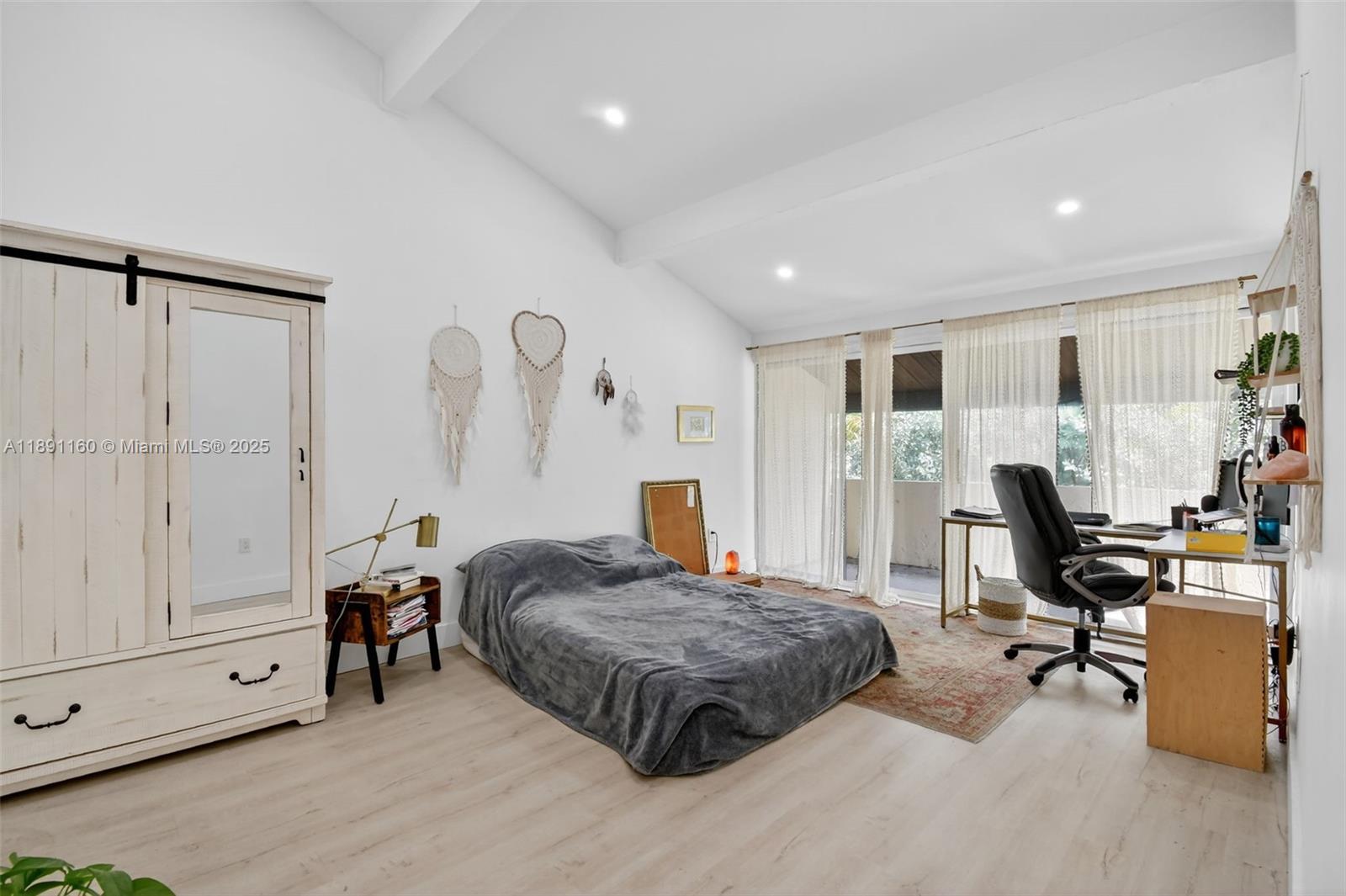 Miami, Florida, 33180, United States, 3 Bedrooms Bedrooms, ,3 BathroomsBathrooms,Residential,For Sale,1961045