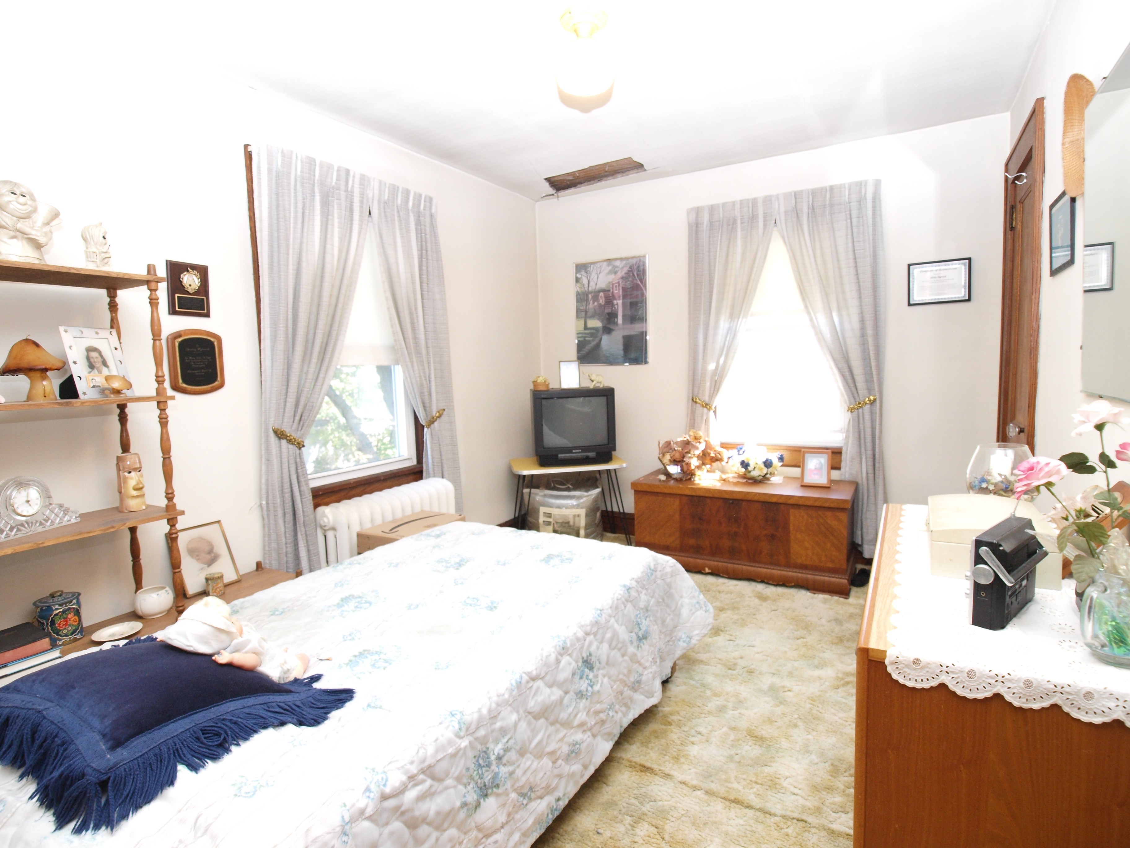 Pompton Plains, New Jersey, 07444, United States, 3 Bedrooms Bedrooms, ,1 BathroomBathrooms,Residential,For Sale,2005754