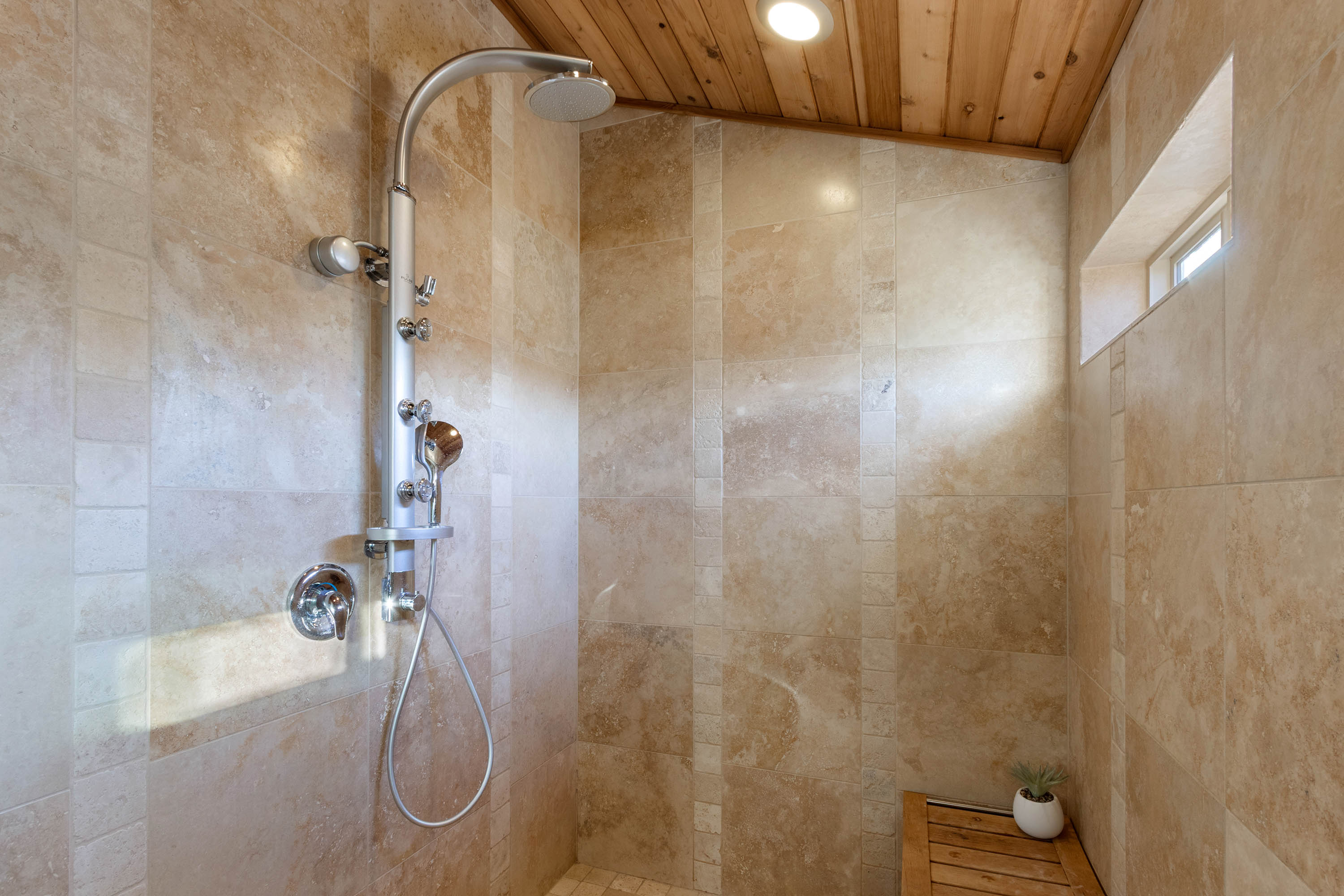 Sagle, Idaho, 83860, United States, 4 Bedrooms Bedrooms, ,2 BathroomsBathrooms,Residential,For Sale,2013773