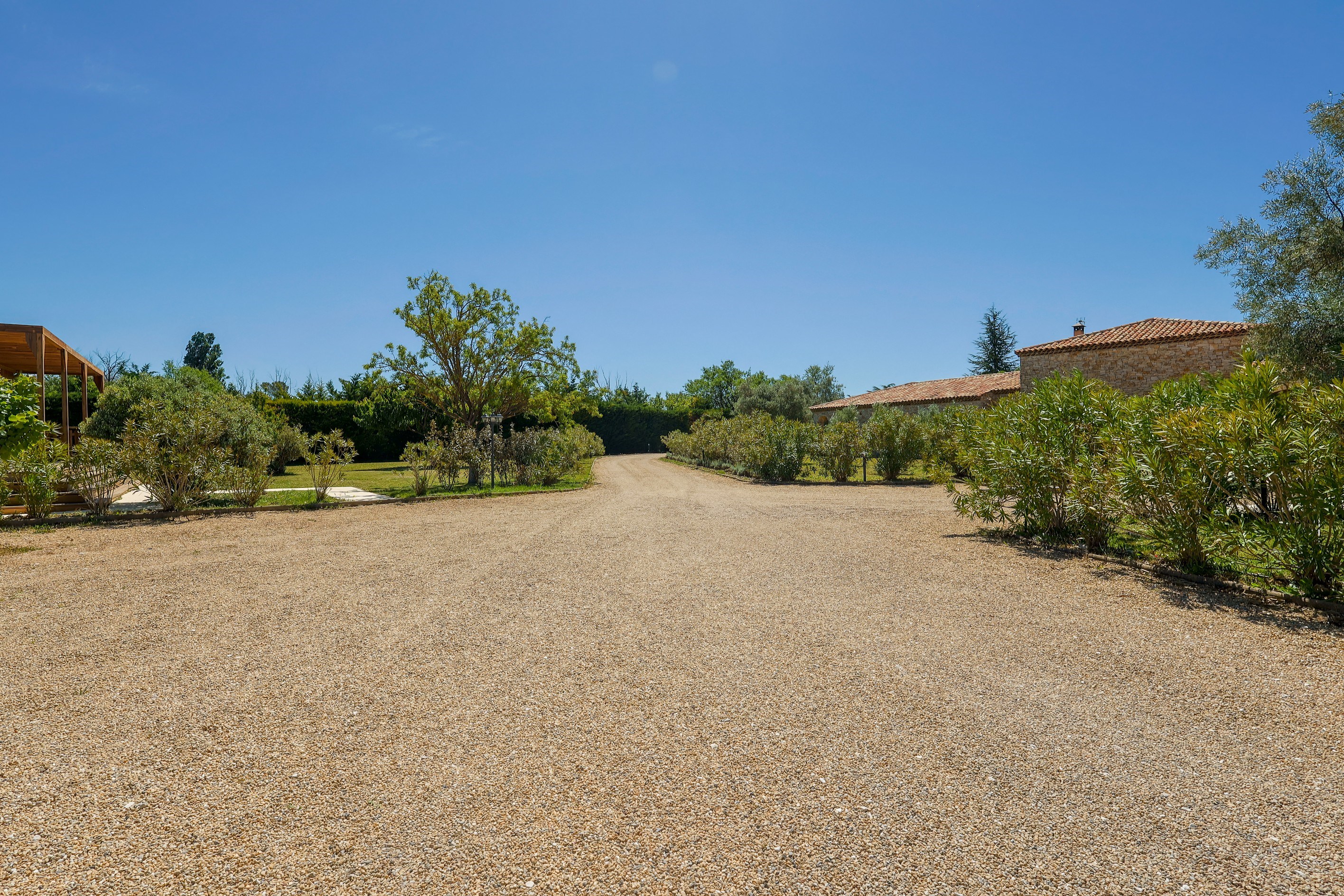  PUYRICARD – Elegant single-storey 350 sqm property with swimming pool and guest… - 物件實景