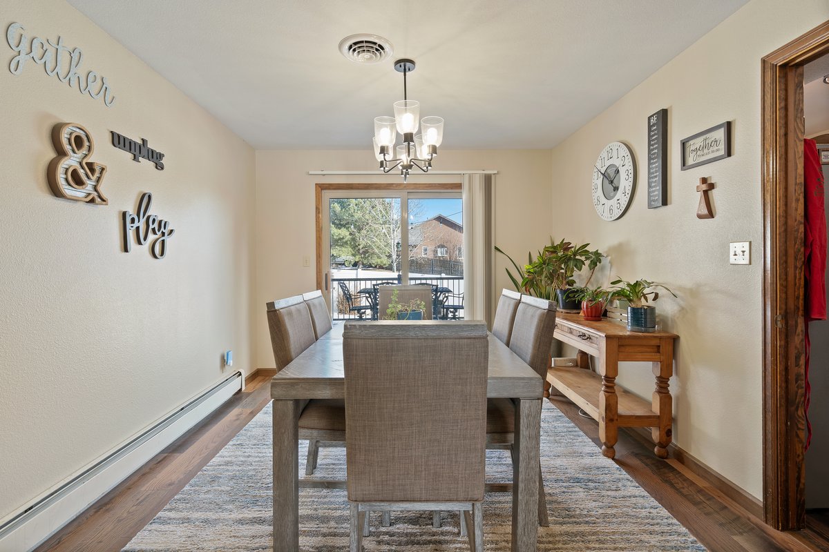 Cheyenne, Wyoming, 82009, United States, 5 Bedrooms Bedrooms, ,3 BathroomsBathrooms,Residential,For Sale,2006392