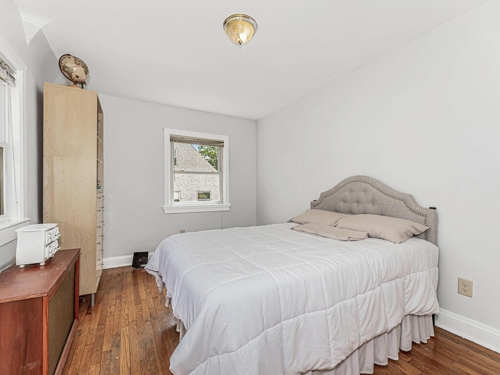 Yonkers, New York, 10710, United States, 5 Bedrooms Bedrooms, ,3 BathroomsBathrooms,Residential,For Sale,1983981