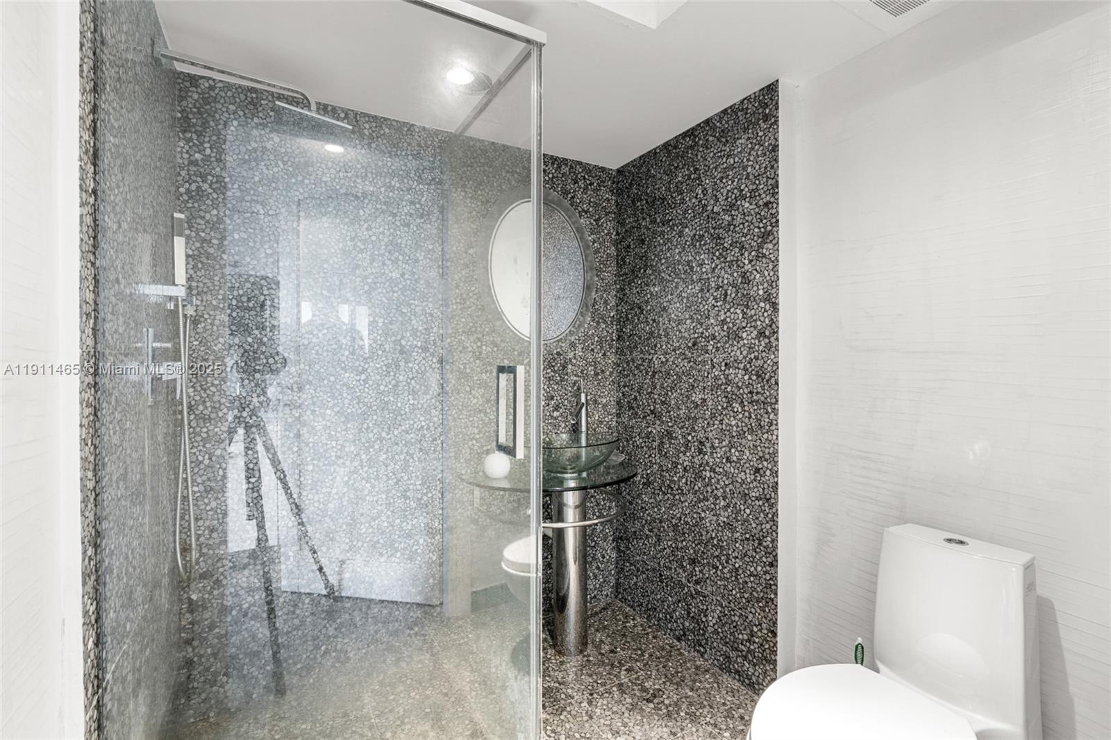 Sunny Isles Beach, Florida, 33160, United States, 3 Bedrooms Bedrooms, ,4 BathroomsBathrooms,Residential,For Sale,1991533