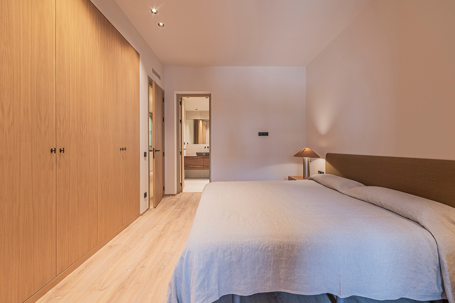  Modernist flat in Eixample with premium finishes in the Quadrat d