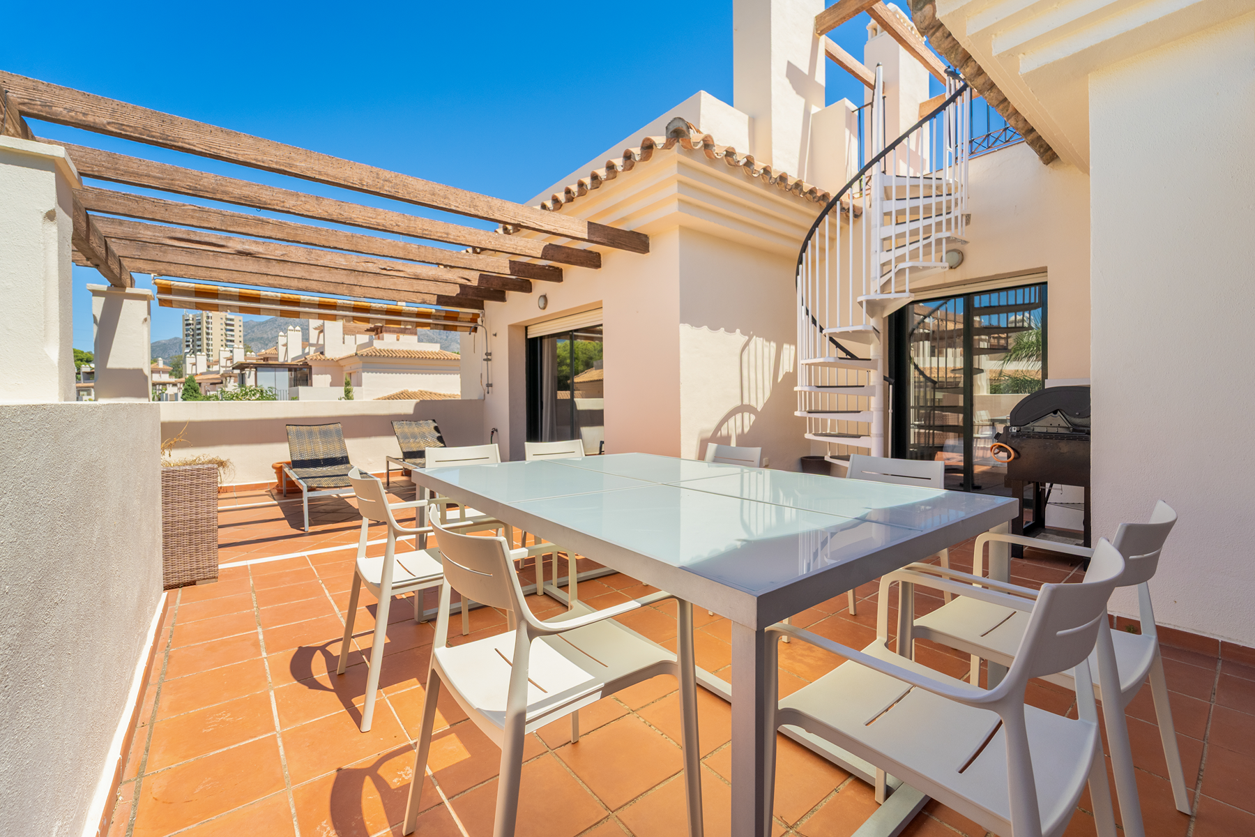  Newly refurbished penthouse with private rooftop terrace in Nueva Andalucía - 物件實景