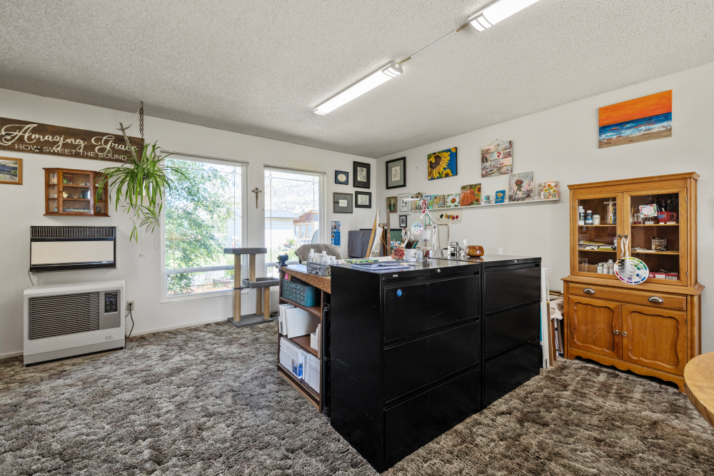 KLAMATH FALLS, Oregon, 97603, United States, 3 Bedrooms Bedrooms, ,2 BathroomsBathrooms,Residential,For Sale,1984285