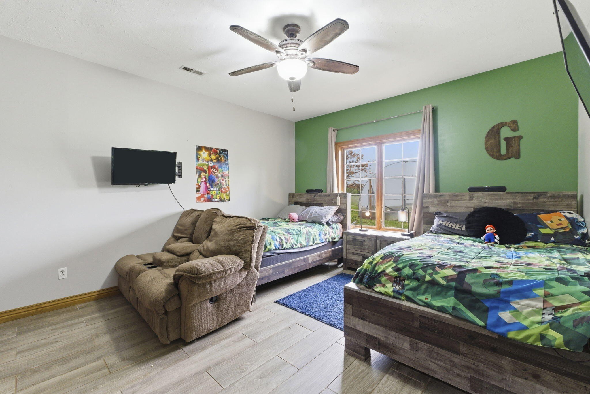 Walnut Grove, Missouri, 65770, United States, 5 Bedrooms Bedrooms, ,3 BathroomsBathrooms,Residential,For Sale,2045196