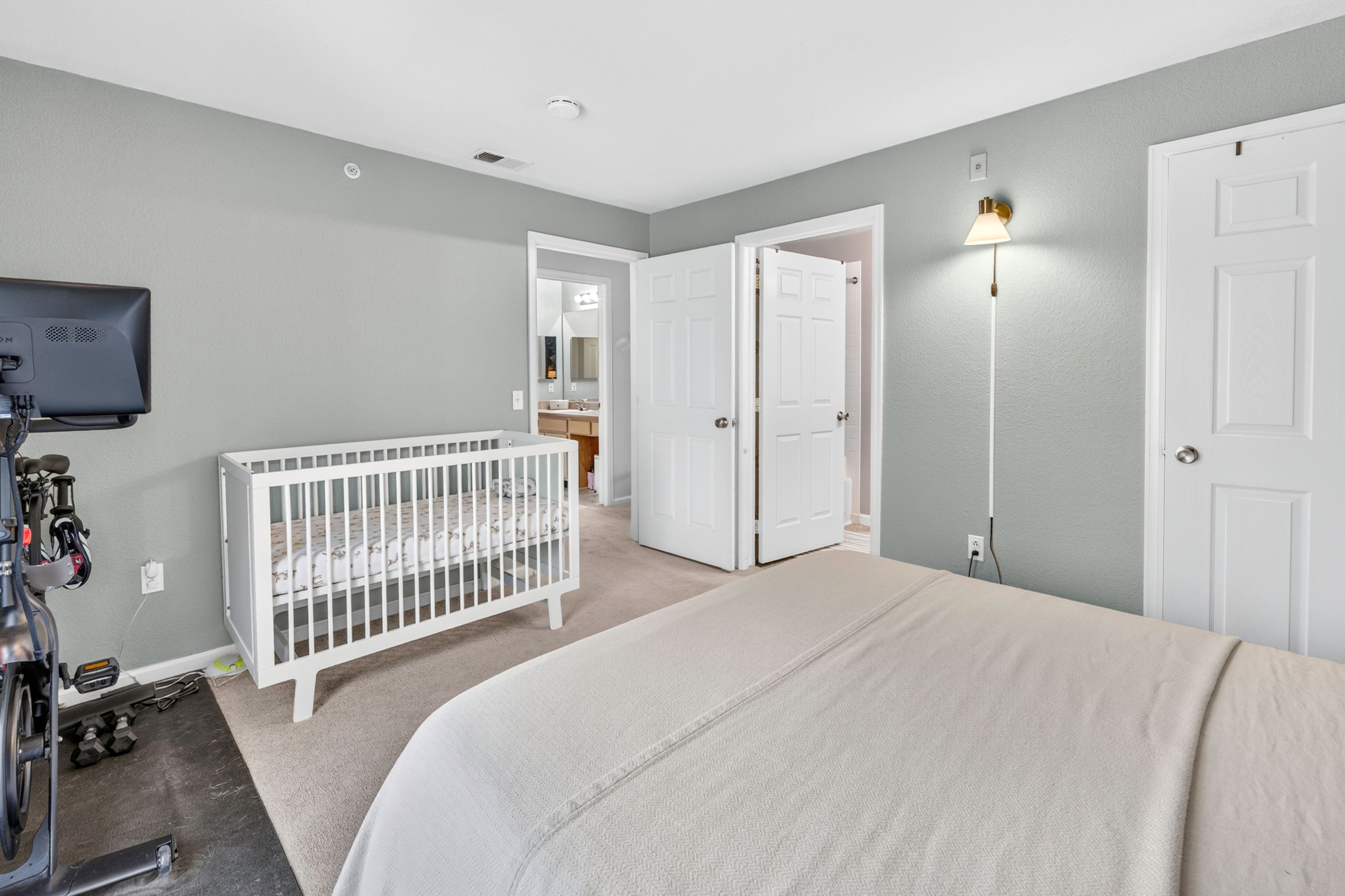  Sun-Drenched, Top-Floor End-Unit Condominium in the Heart of Central Boulder - 物件實景