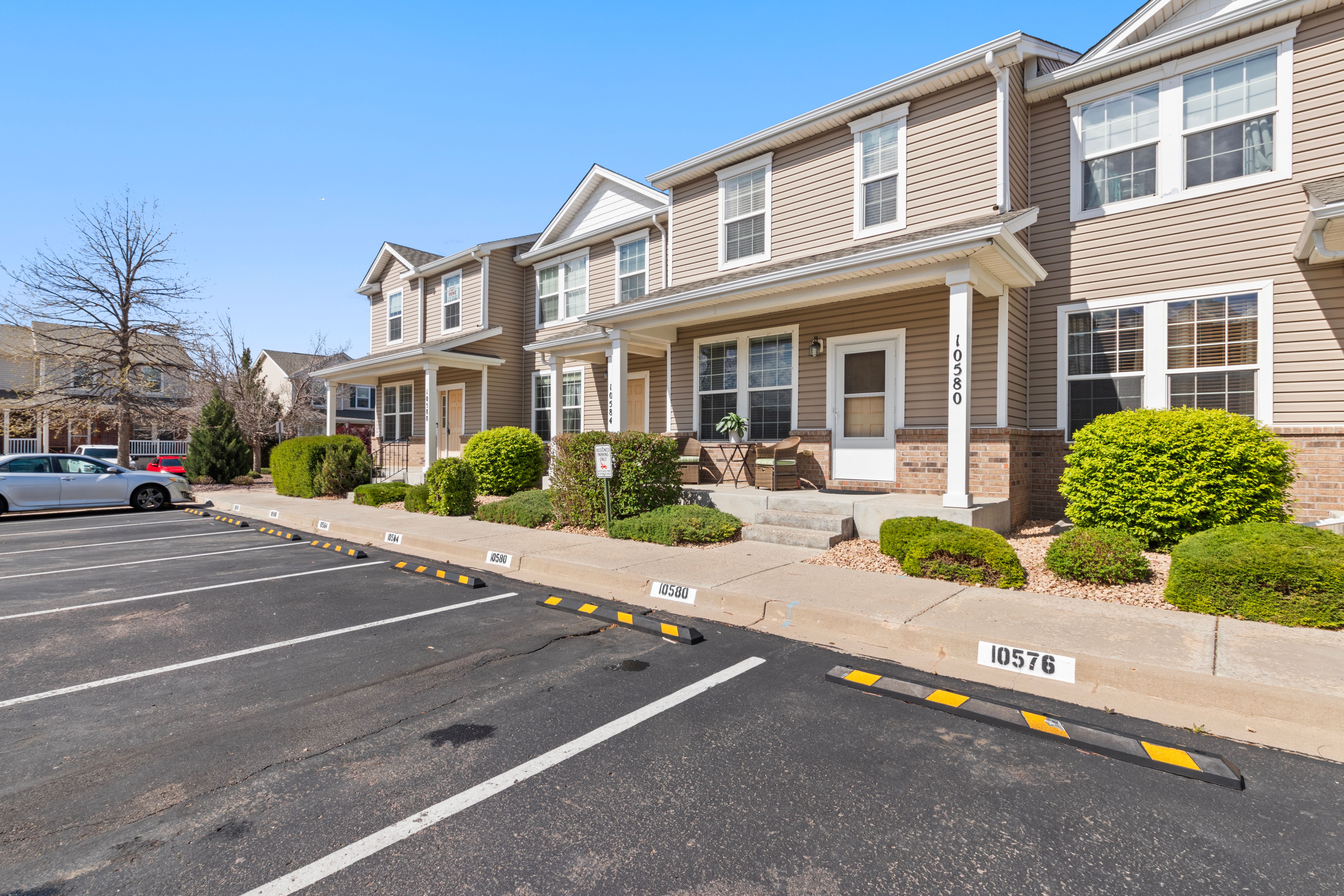  This Delightful GEM Features a Livable Floorplan with a Seamless Layout - 物件實景