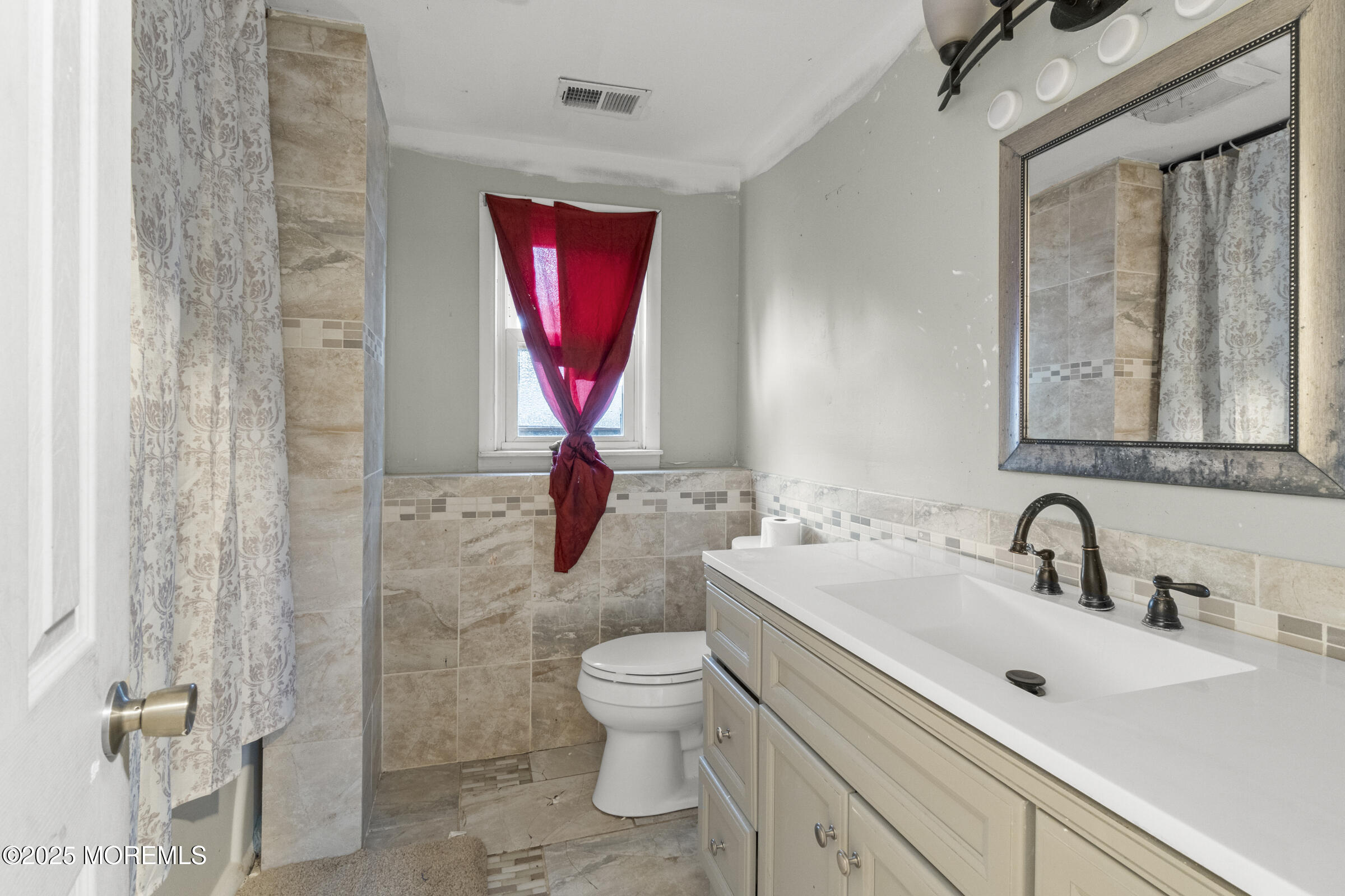 Piscataway Twp, New Jersey, 08854, United States, 5 Bedrooms Bedrooms, ,3 BathroomsBathrooms,Residential,For Sale,1983952