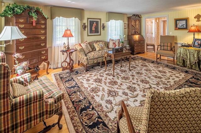 Dover, New Hampshire, 03820, United States, 3 Bedrooms Bedrooms, ,4 BathroomsBathrooms,Residential,For Sale,1926257