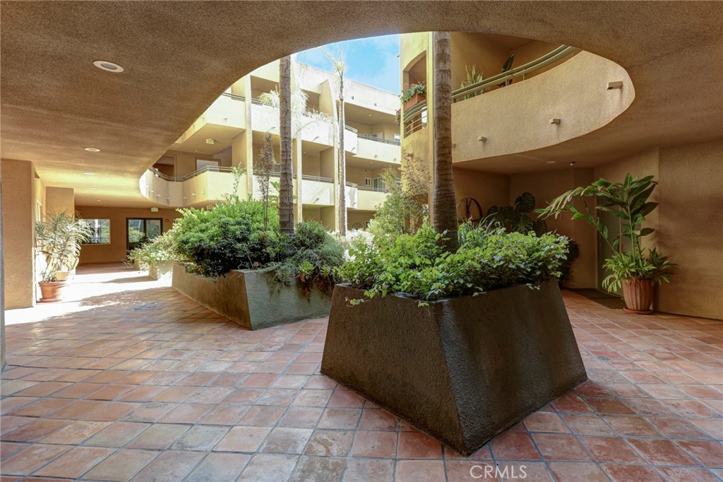 Studio City, California, 91604, United States, 2 Bedrooms Bedrooms, ,3 BathroomsBathrooms,Residential,For Sale,1847940