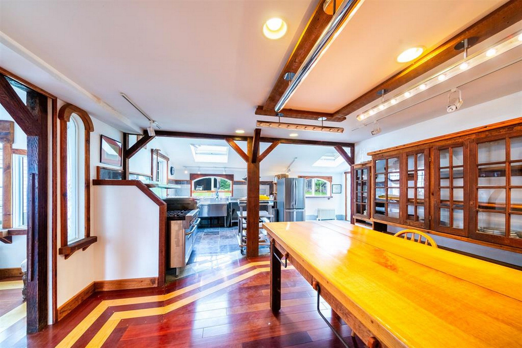  957 Pleasant Valley Road - 物件實景