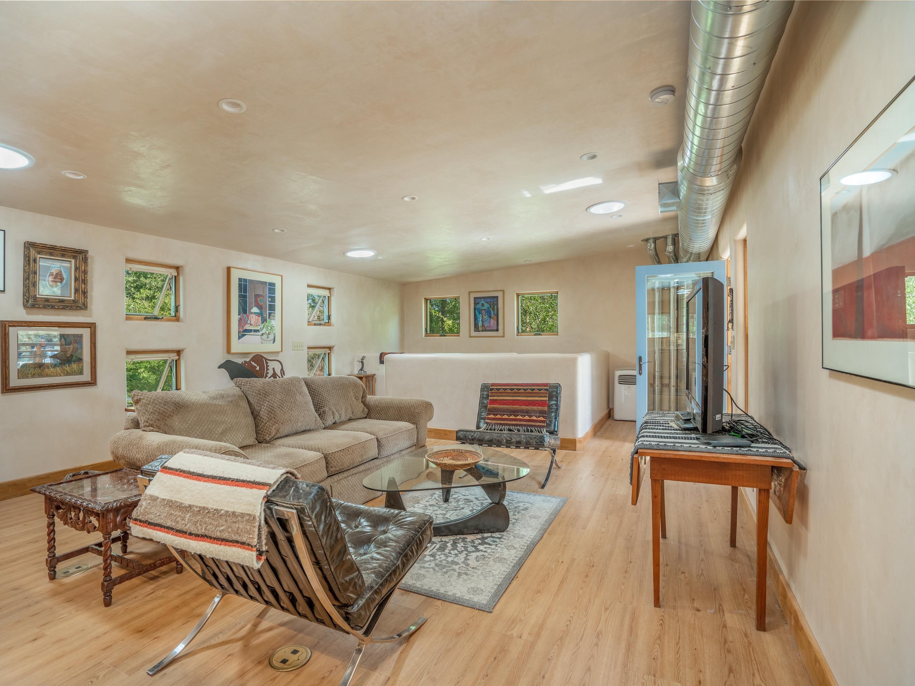 128 Las Cruces, Taos, New Mexico, 87571, United States, 2 Bedrooms Bedrooms, ,2 BathroomsBathrooms,Residential,For Sale,128 Las Cruces,1629727