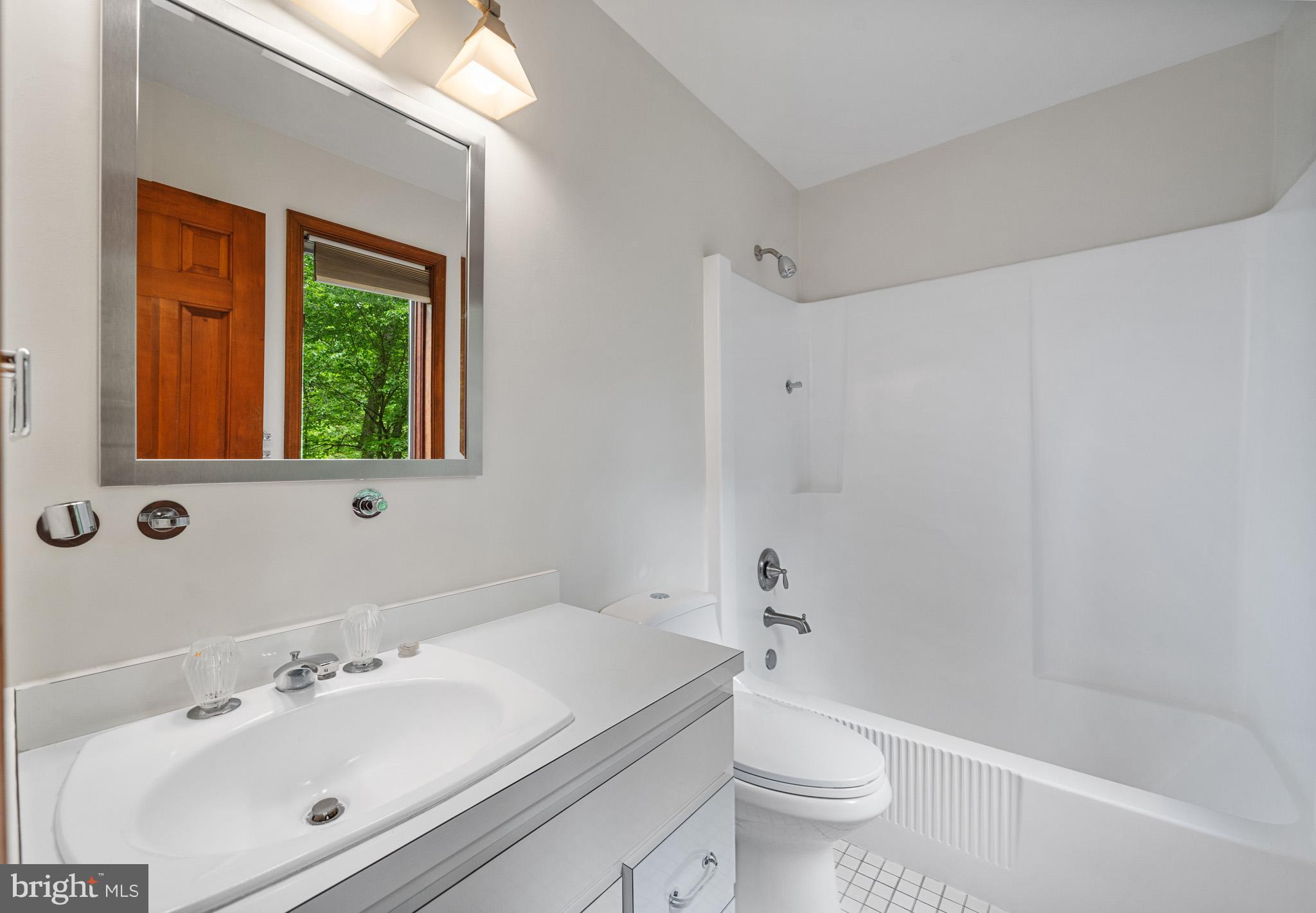 La Plata, Maryland, 20646, United States, 5 Bedrooms Bedrooms, ,4 BathroomsBathrooms,Residential,For Sale,1928558