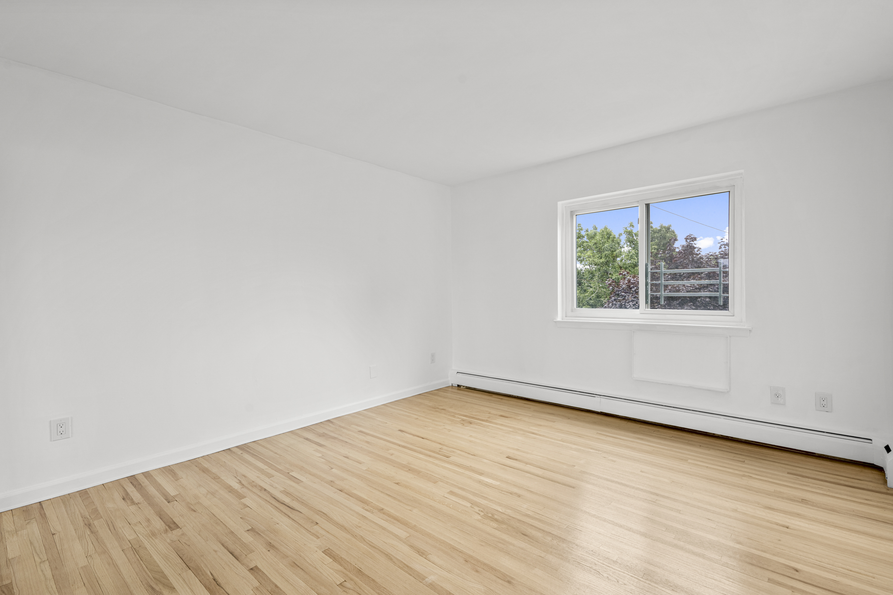  900 Midland Avenue - 物件實景
