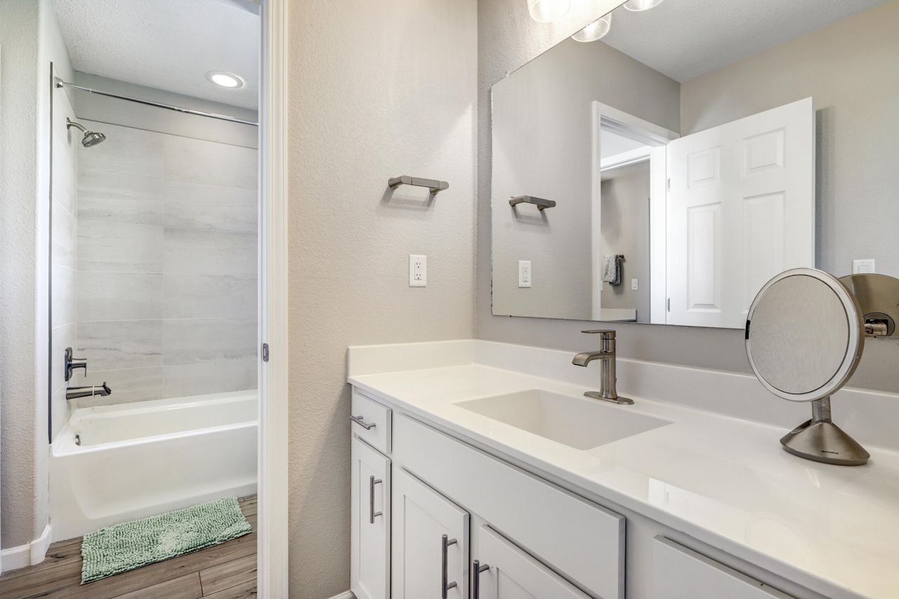 Rio Rancho, New Mexico, 87124, United States, 5 Bedrooms Bedrooms, ,4 BathroomsBathrooms,Residential,For Sale,2003162