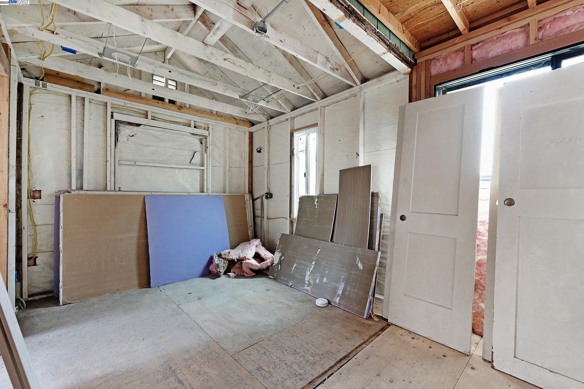 Oakland, California, 94605, United States, 4 Bedrooms Bedrooms, ,1 BathroomBathrooms,Residential,For Sale,1941828