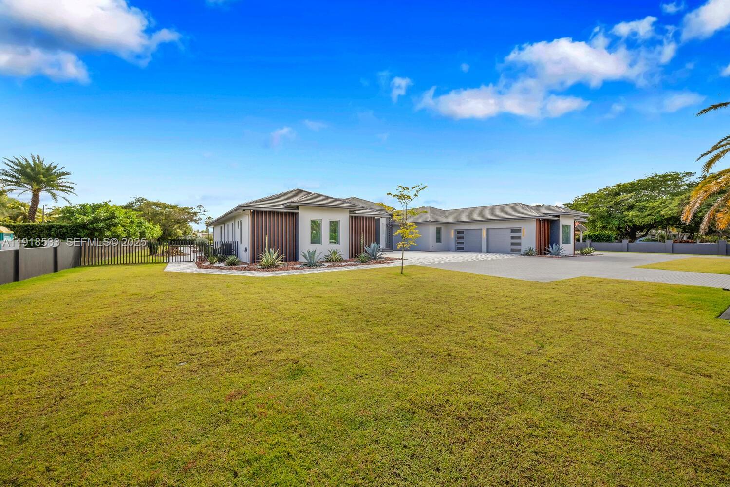 Miami, Florida, 33173, United States, 6 Bedrooms Bedrooms, ,7 BathroomsBathrooms,Residential,For Sale,2001798