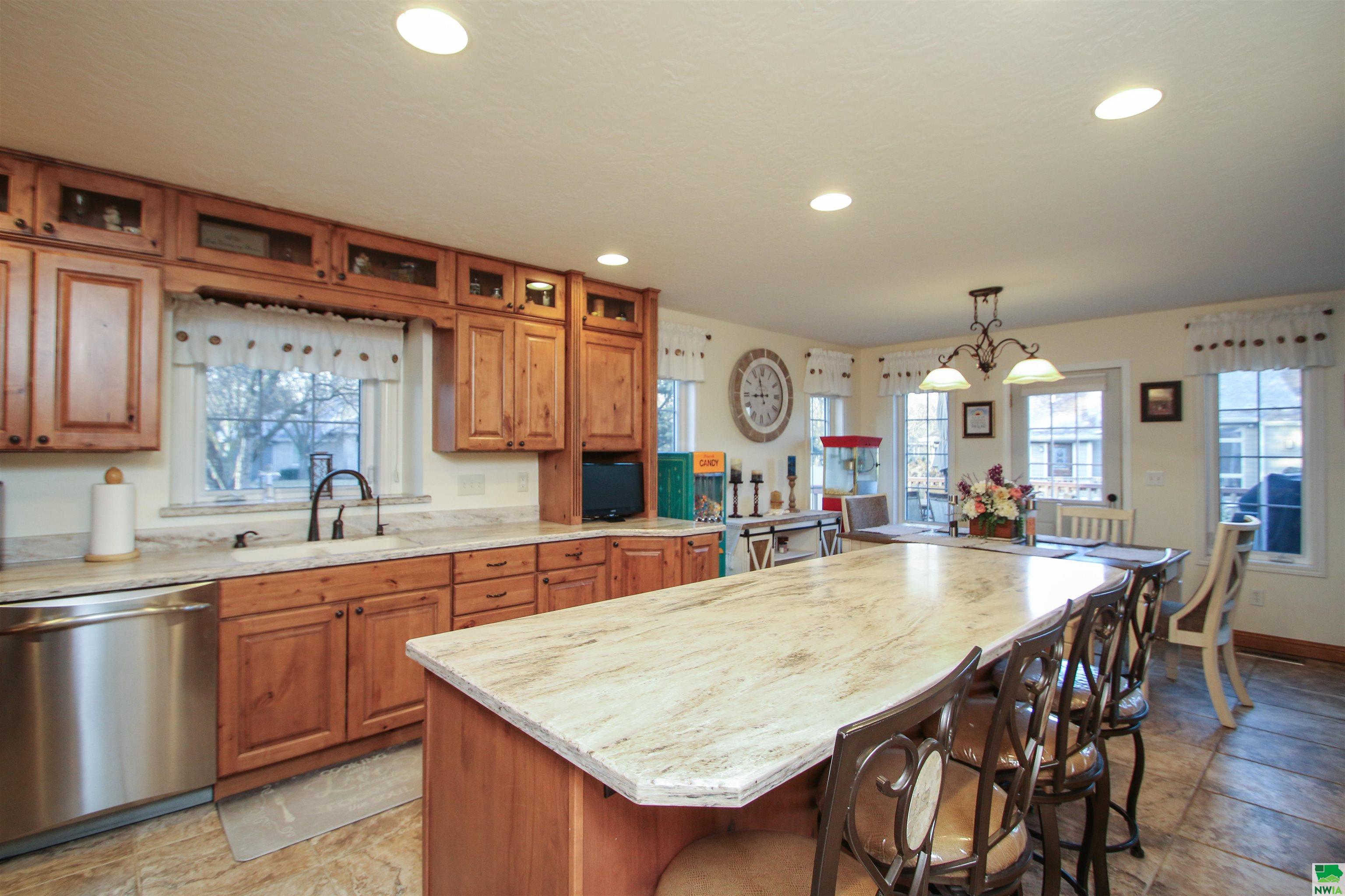 Dakota Dunes, South Dakota, 57049, United States, 5 Bedrooms Bedrooms, ,4 BathroomsBathrooms,Residential,For Sale,1928249