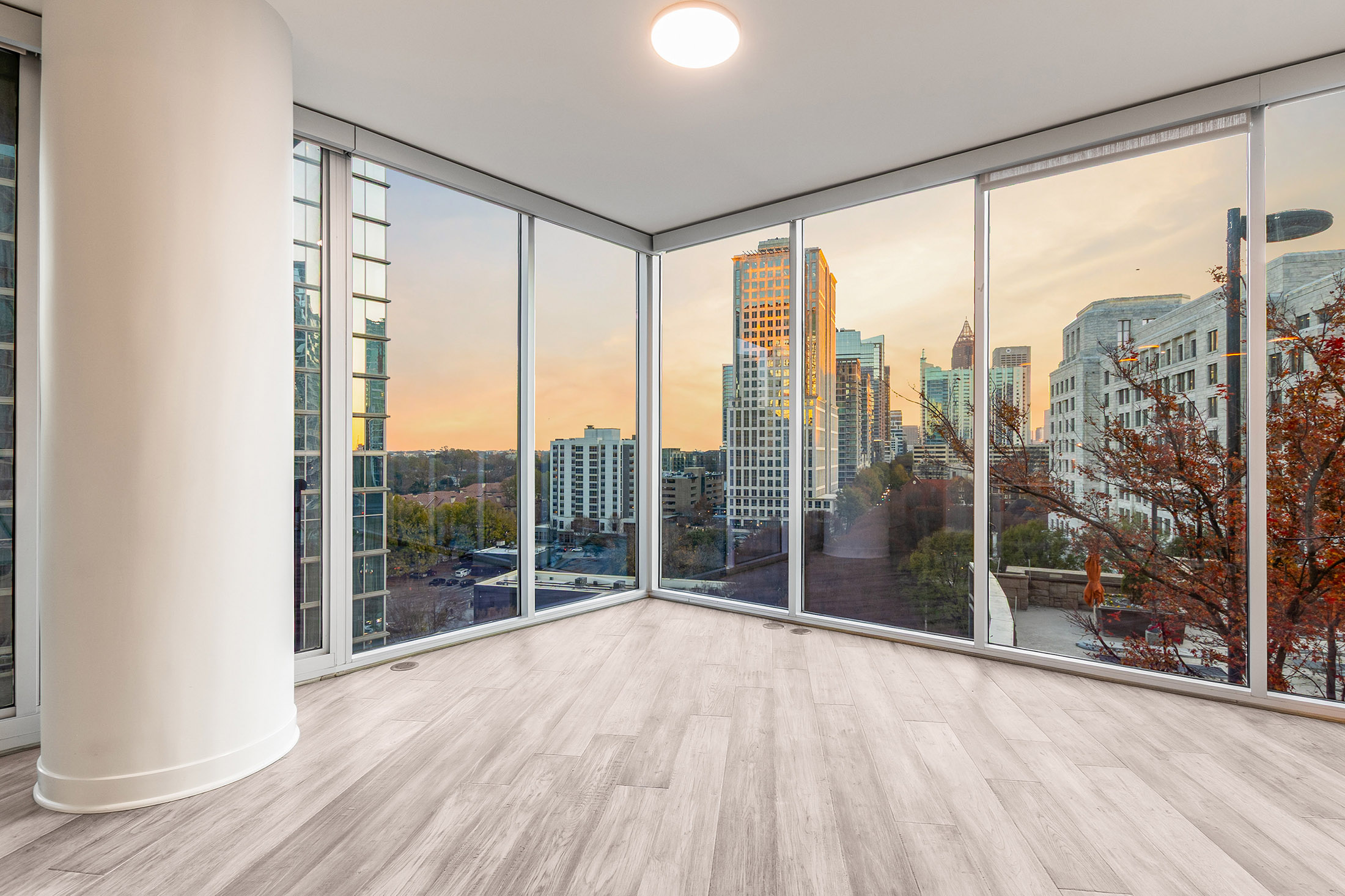  Iconic Intown Living at 1010 Midtown - 物件實景