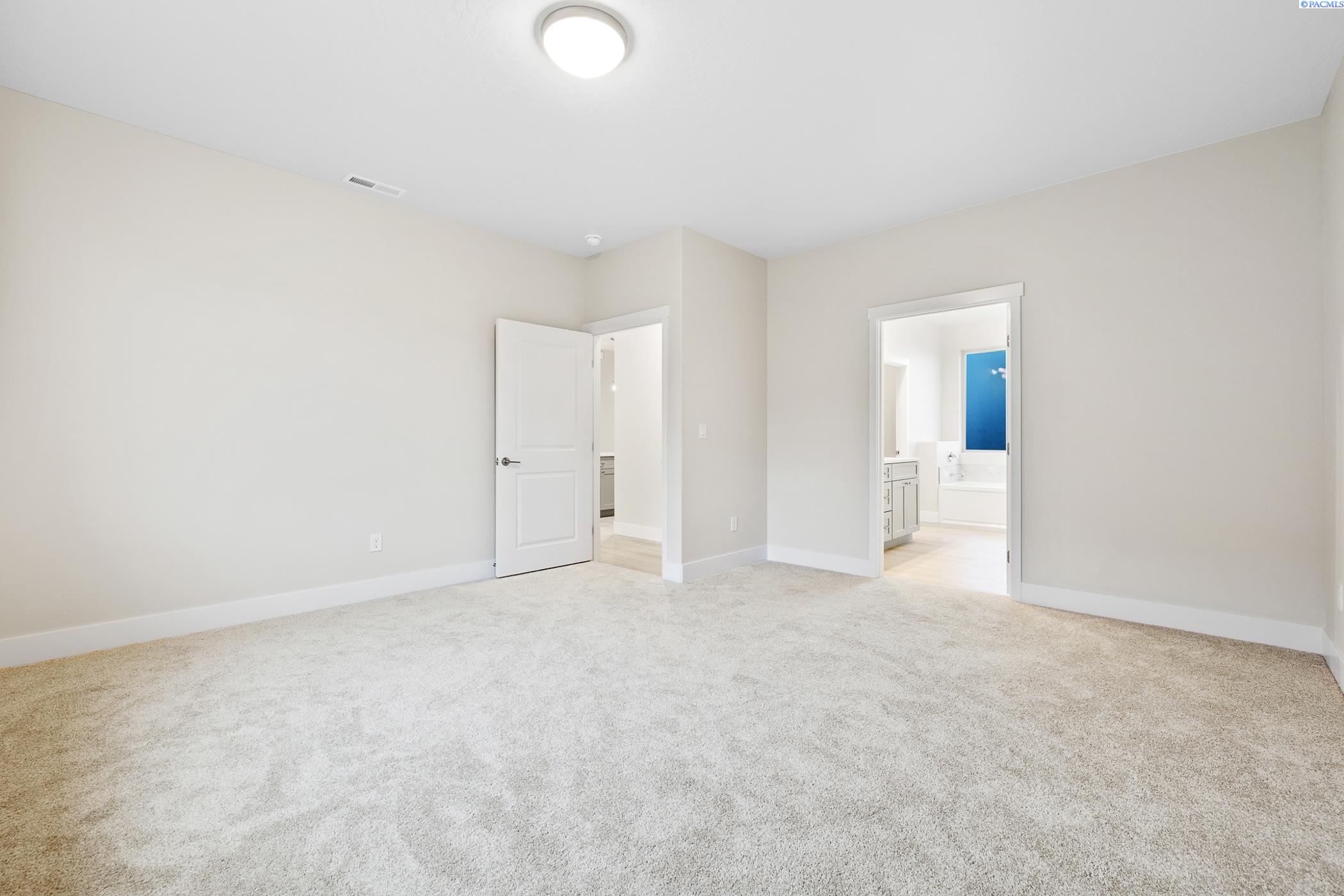 Kennewick, Washington, 99338, United States, 4 Bedrooms Bedrooms, ,2 BathroomsBathrooms,Residential,For Sale,1987872