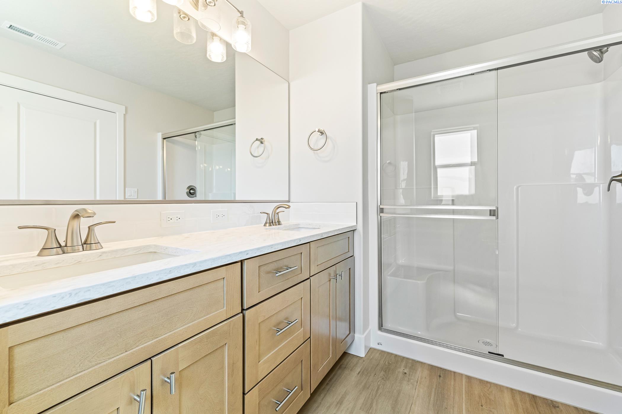 Kennewick, Washington, 99338, United States, 3 Bedrooms Bedrooms, ,1 BathroomBathrooms,Residential,For Sale,1803967