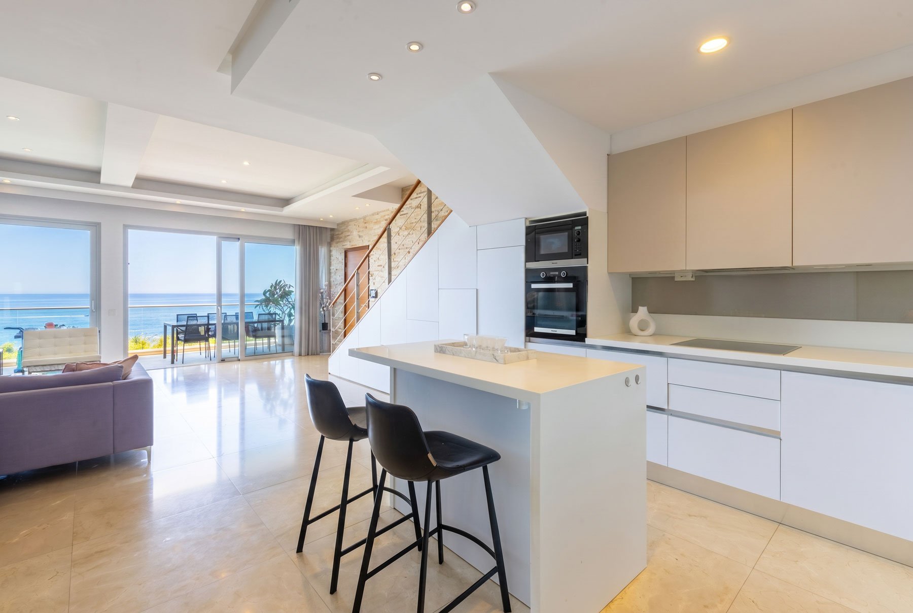  Beachfront 3-Bedroom Penthouse with Private Rooftop Terrace in Limassol - 物件實景