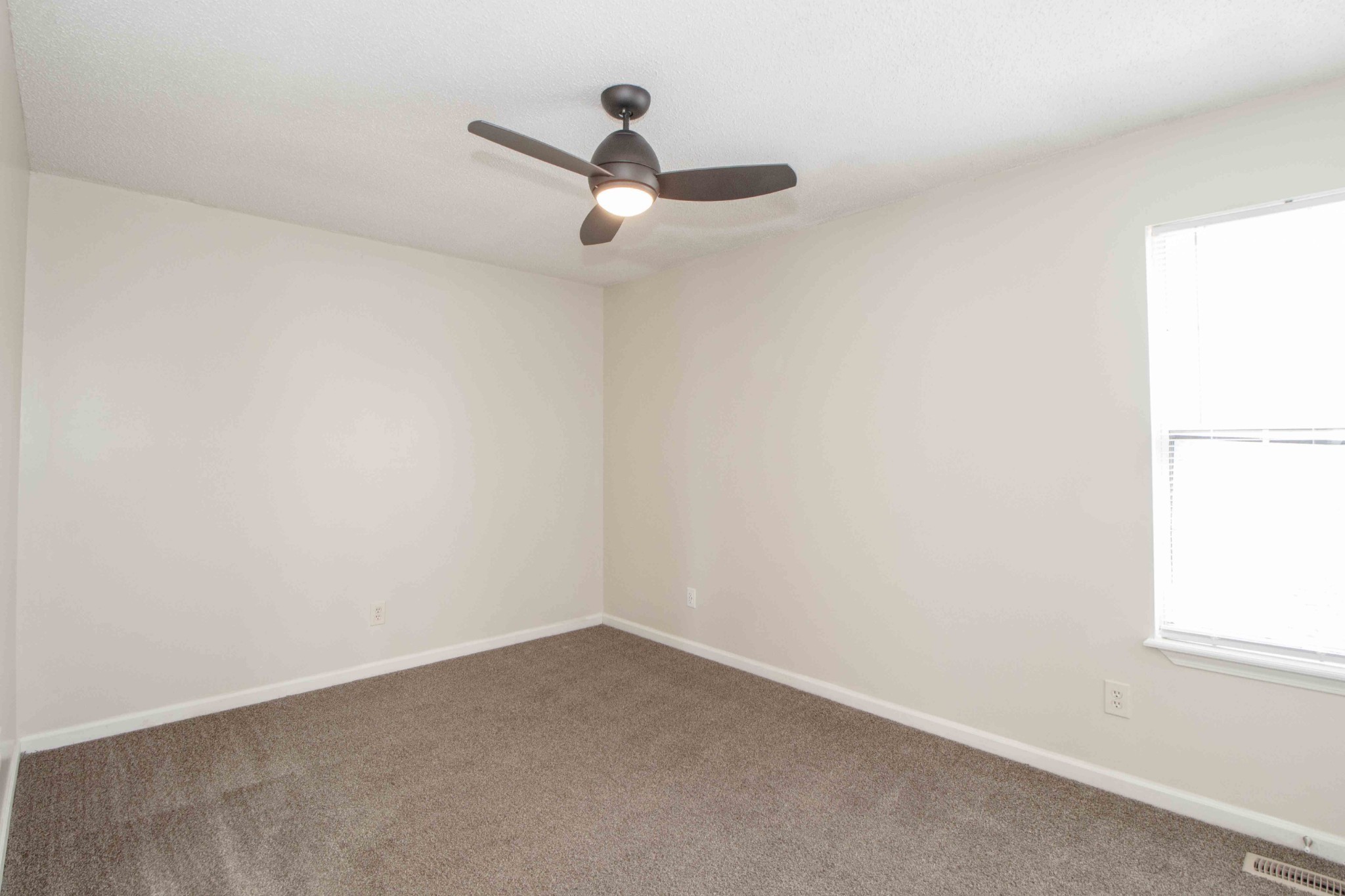 Clarksville, Tennessee, 37042, United States, ,Residential,For Sale,2013065