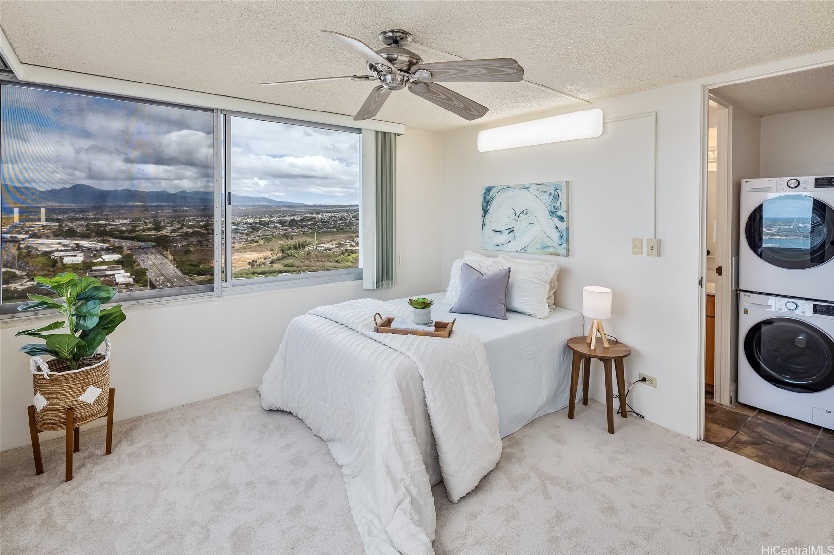 Aiea, Hawaii, 96701, United States, 2 Bedrooms Bedrooms, ,2 BathroomsBathrooms,Residential,For Sale,1882512