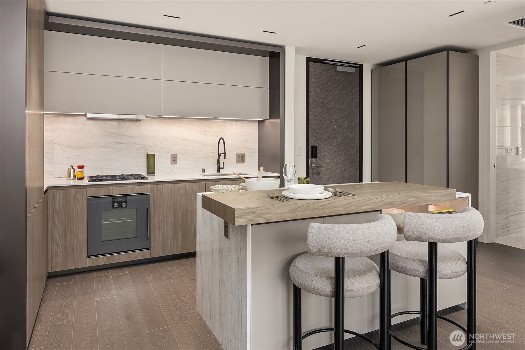 Bellevue, Washington, 98004, United States, 1 Bedroom Bedrooms, ,1 BathroomBathrooms,Residential,For Sale,1987497