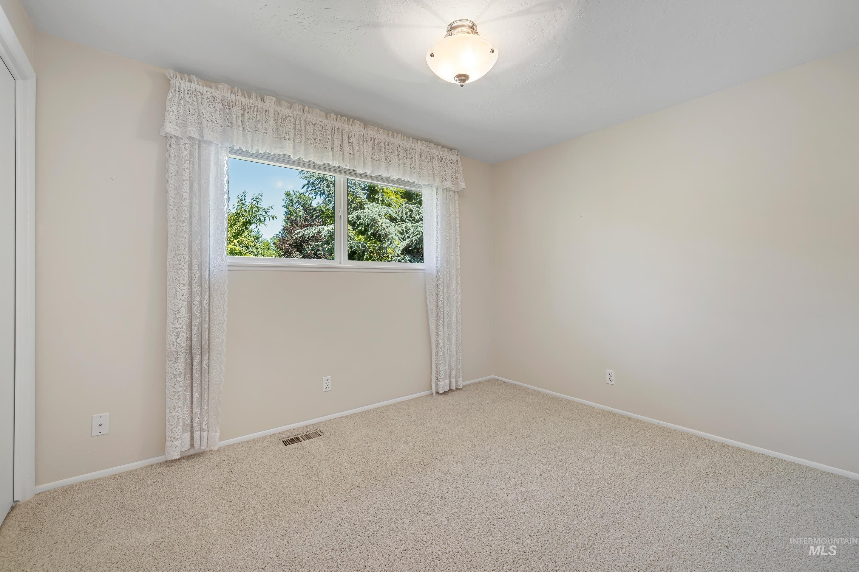 4101 Kingswood, Boise, Idaho, 83704-3340, United States, 4 Bedrooms Bedrooms, ,3 BathroomsBathrooms,Residential,For Sale,4101 Kingswood,1437172