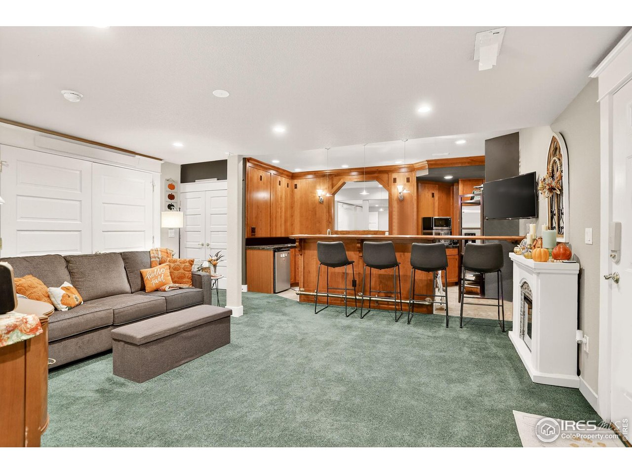 Lafayette, Colorado, 80026, United States, 5 Bedrooms Bedrooms, ,5 BathroomsBathrooms,Residential,For Sale,1991447