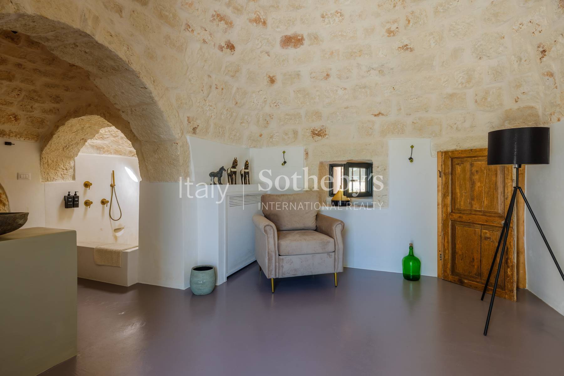  Authentic Trulli with Panoramic Ground in the Valle d