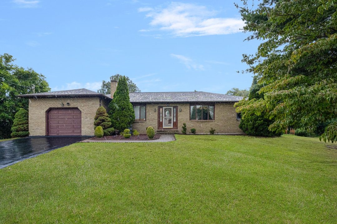 Cranston, Rhode Island, 02921, United States, 3 Bedrooms Bedrooms, ,2 BathroomsBathrooms,Residential,For Sale,1940913