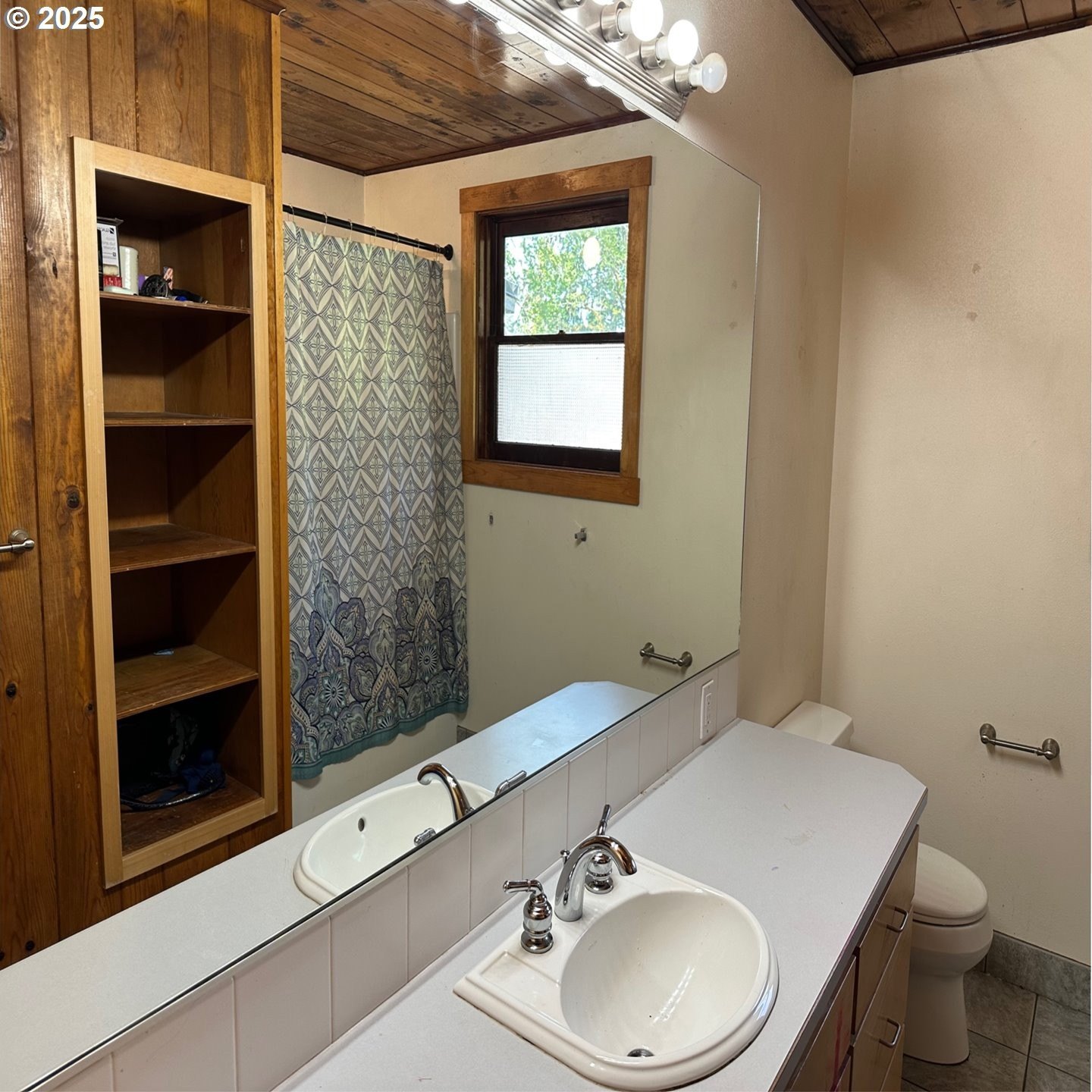 Eugene, Oregon, 97402, United States, 4 Bedrooms Bedrooms, ,2 BathroomsBathrooms,Residential,For Sale,1738589