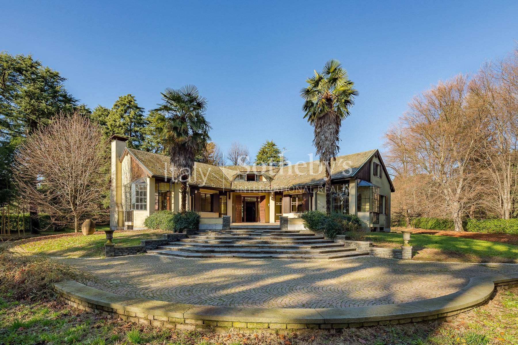  Villa with park and swimming pool in Carimate - 物件實景