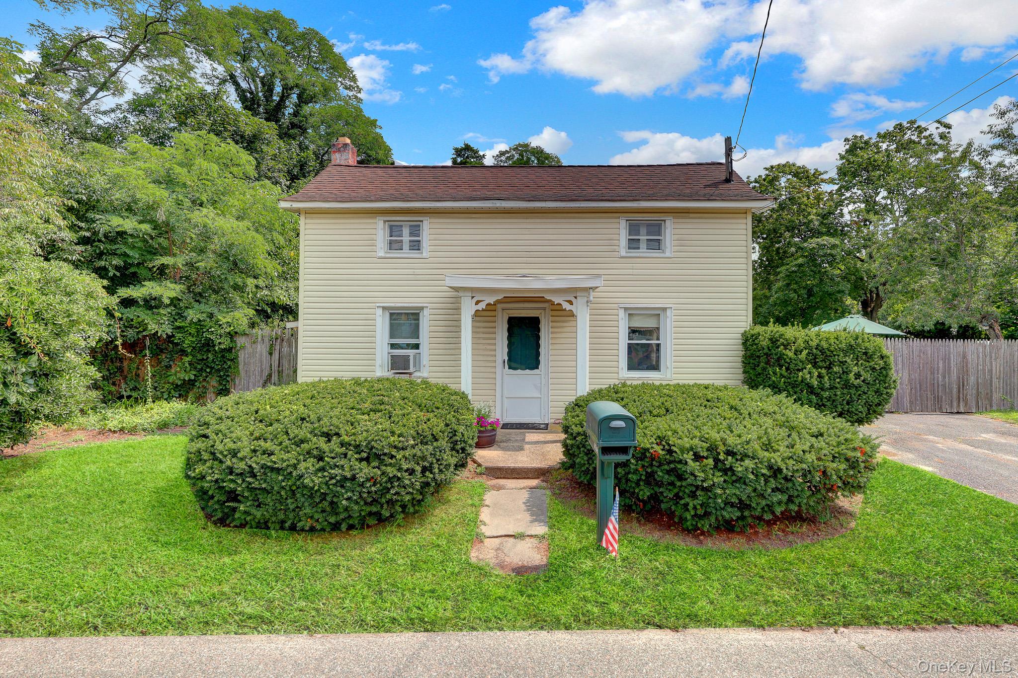 Coates Ave, Holbrook, NY 11741
