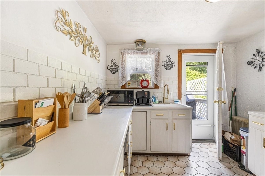 North Attleboro, Massachusetts, 02760, United States, 3 Bedrooms Bedrooms, ,Residential,For Sale,1872868